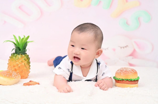 和田宝宝在妈妈肚子里